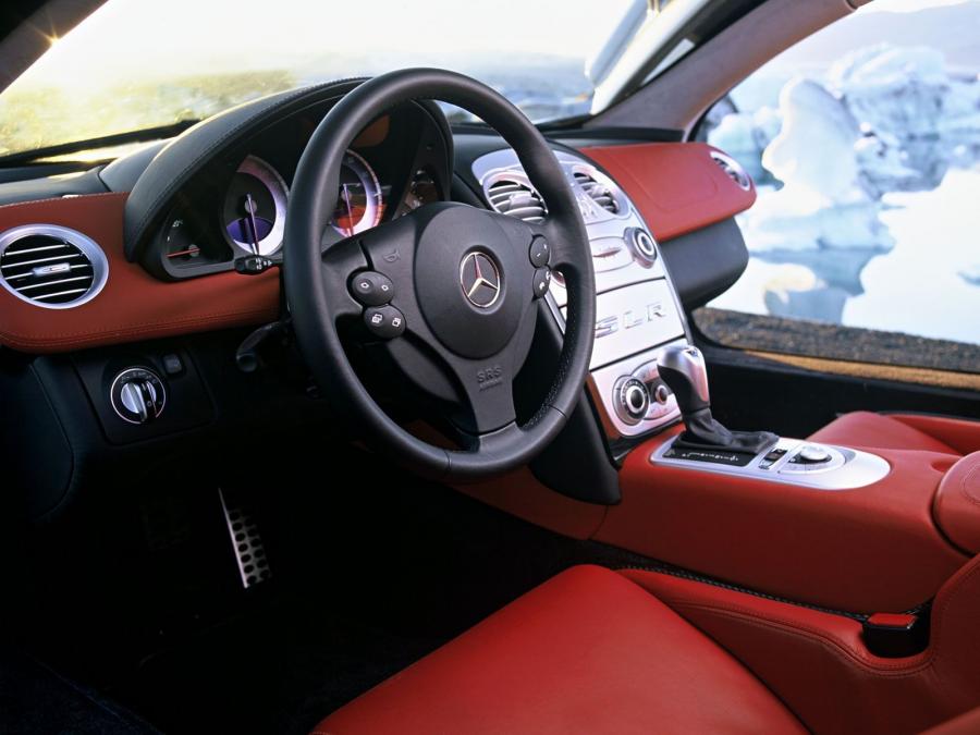  Mercedes-Benz SLR McLaren 2004 года  (фото 8 из 175)
